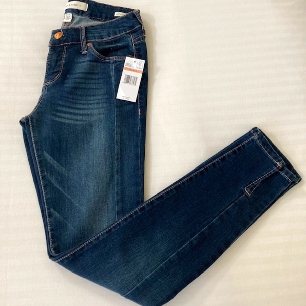 NWT Advantage America Wonderland Skinny Distressed Jean